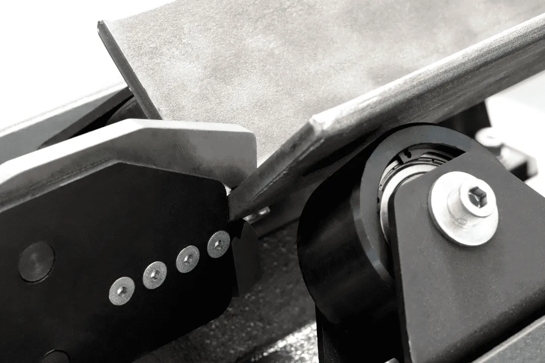 linea-di-punzonatura-e-tranciatura-ad-angolo-dettaglio