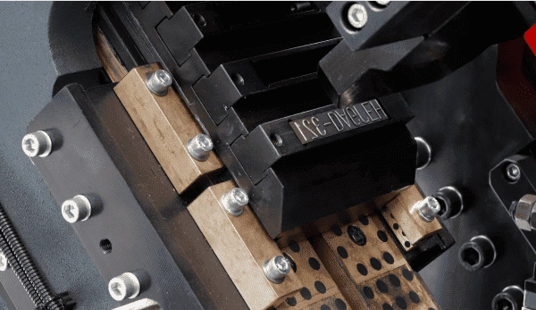 linea-di-punzonatura-e-tranciatura-ad-angolo-lavorazione