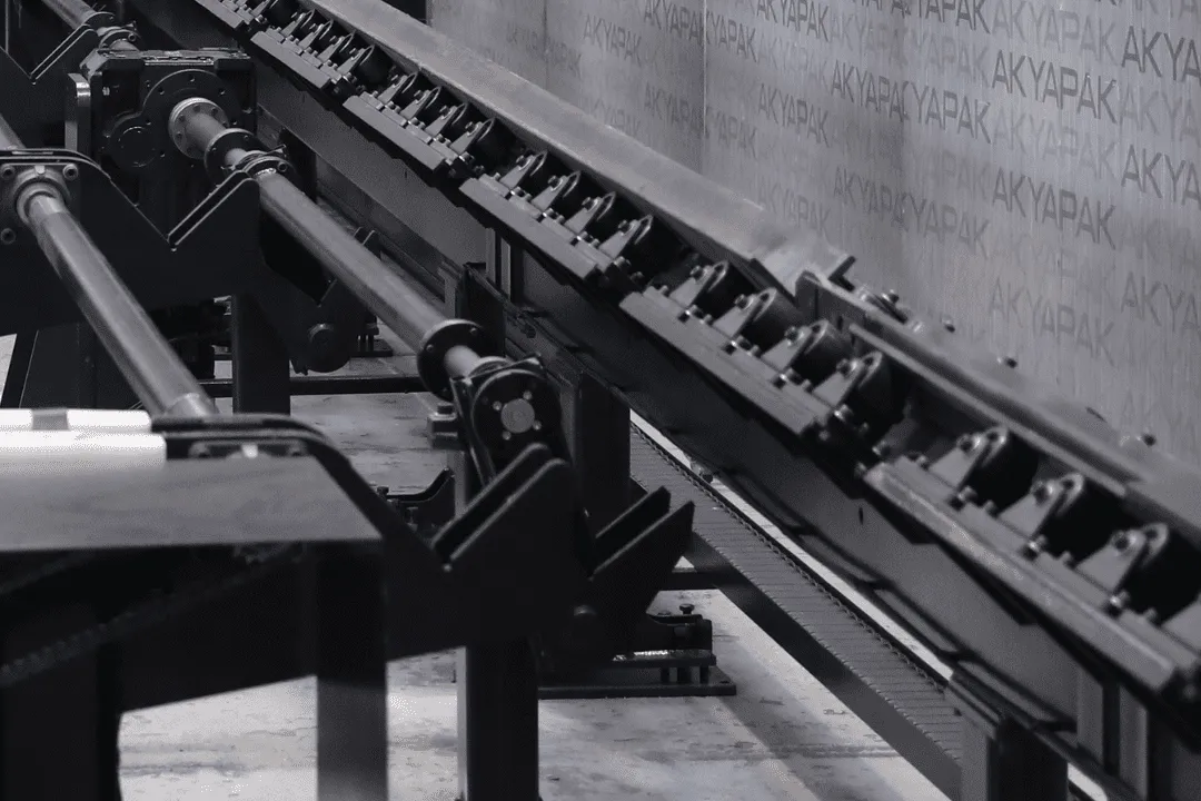 linea-di-punzonatura-e-tranciatura-ad-angolo-macchina